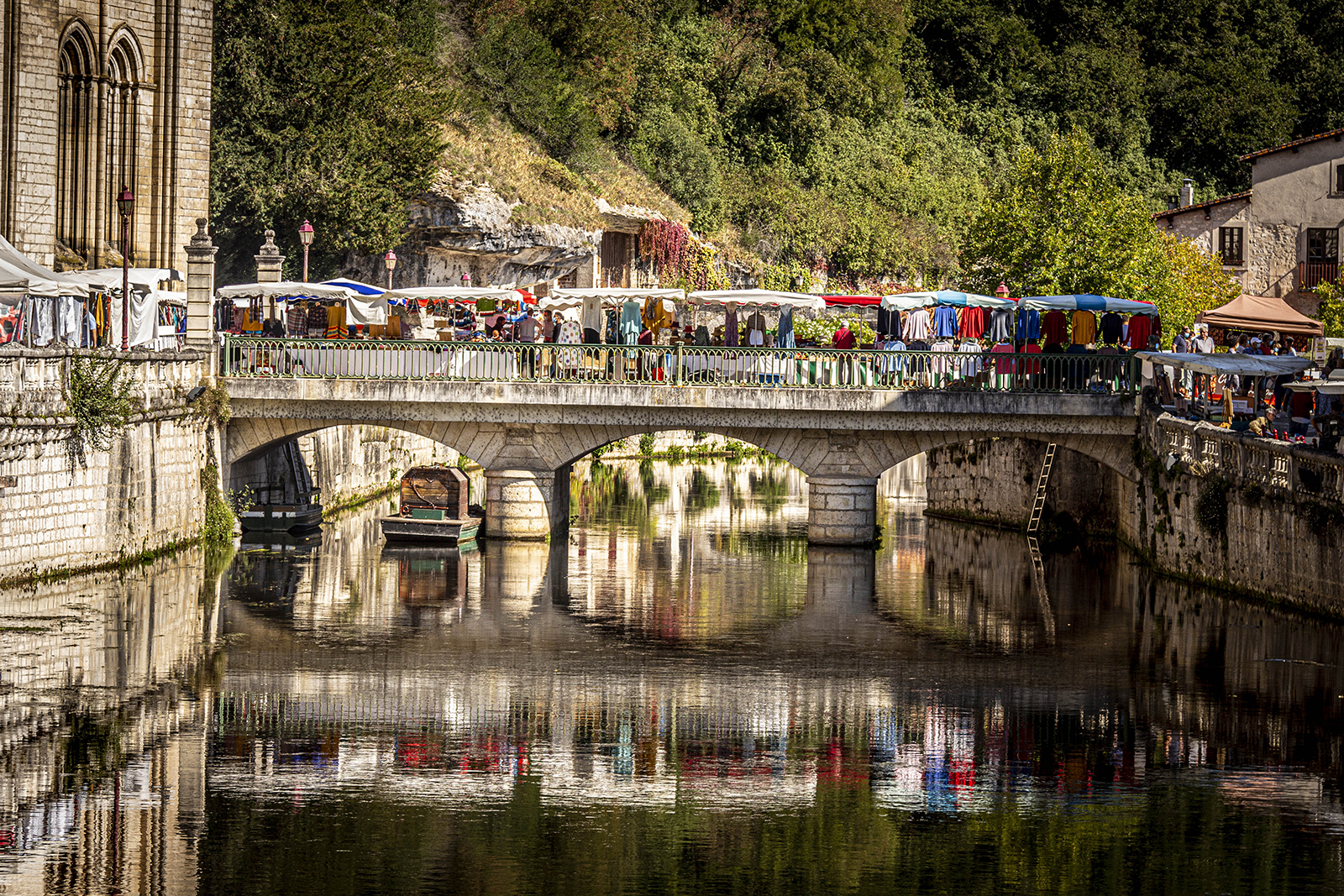 Market on the Bridge - Jenny Tucker